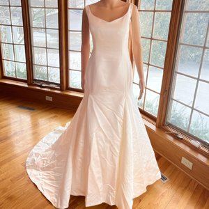 Bridal Gowns**Davids 3652 Ivory Satin Fitted Flared Wedding Dress Size 16 W